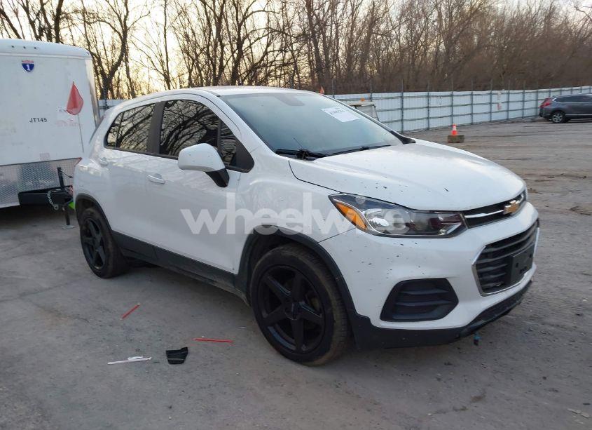 2018 Chevrolet Trax LS (VIN 3GNCJKSB0JL231433) main photo
