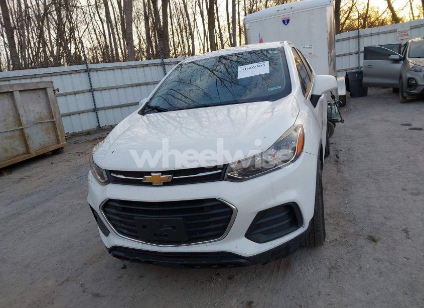Photo 12 of 2018 Chevrolet Trax LS (VIN 3GNCJKSB0JL231433)