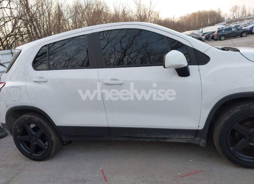 Photo 13 of 2018 Chevrolet Trax LS (VIN 3GNCJKSB0JL231433)