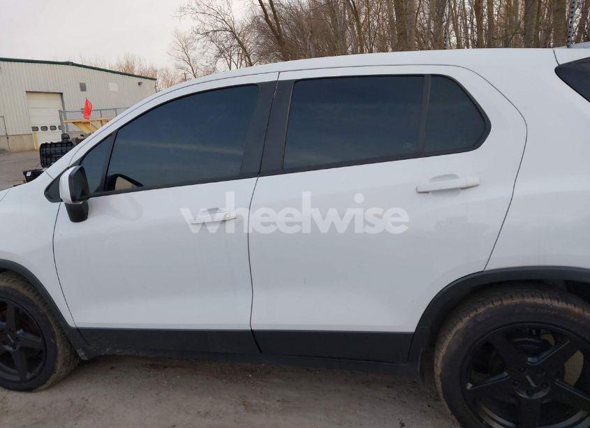 Photo 14 of 2018 Chevrolet Trax LS (VIN 3GNCJKSB0JL231433)