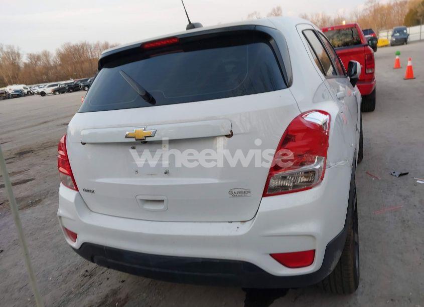 Photo 16 of 2018 Chevrolet Trax LS (VIN 3GNCJKSB0JL231433)