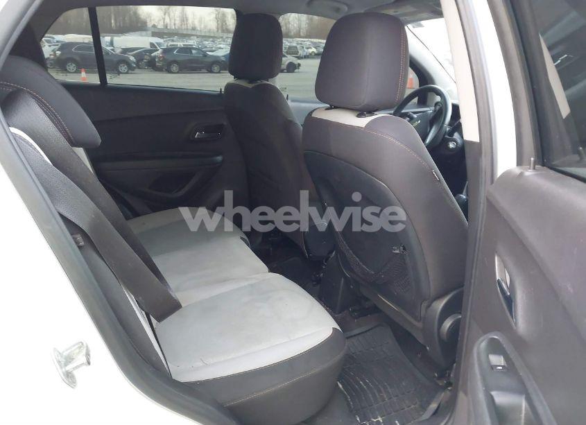 Photo 8 of 2018 Chevrolet Trax LS (VIN 3GNCJKSB0JL231433)