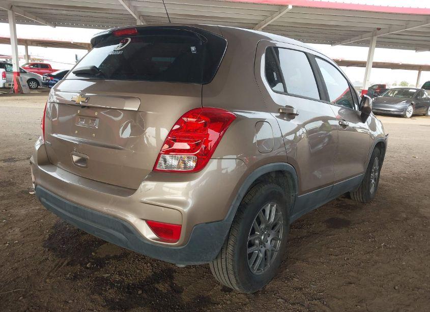 Photo 4 of 2018 Chevrolet Trax LS (VIN 3GNCJKSB0JL241203)