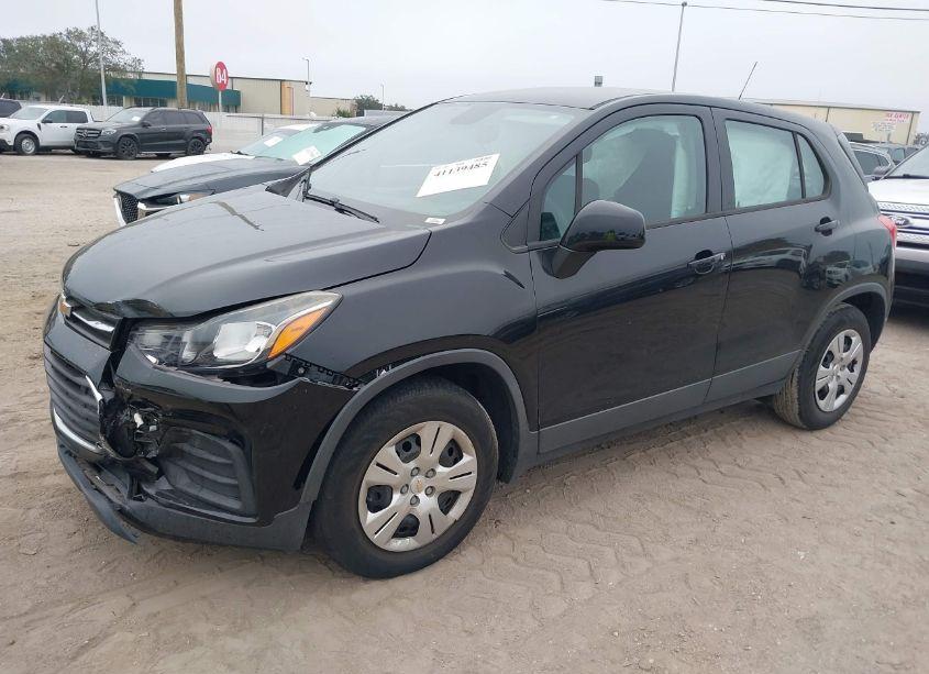 Photo 2 of 2018 Chevrolet Trax LS (VIN 3GNCJKSB0JL307197)