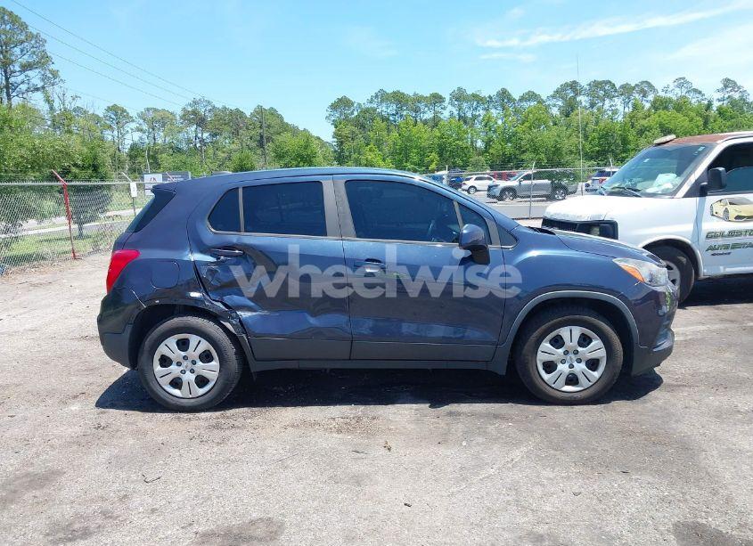 Photo 13 of 2018 Chevrolet Trax LS (VIN 3GNCJKSB0JL340524)