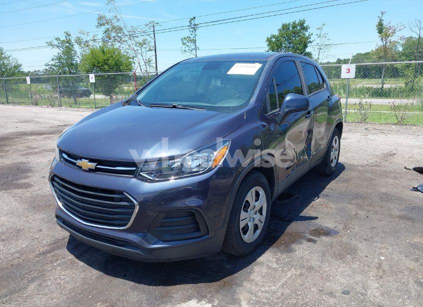 Photo 2 of 2018 Chevrolet Trax LS (VIN 3GNCJKSB0JL340524)