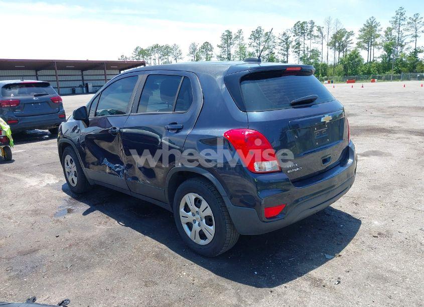 Photo 3 of 2018 Chevrolet Trax LS (VIN 3GNCJKSB0JL340524)