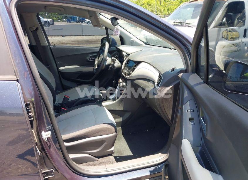 Photo 5 of 2018 Chevrolet Trax LS (VIN 3GNCJKSB0JL340524)