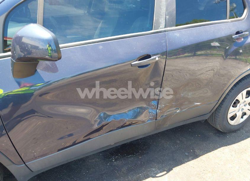 Photo 6 of 2018 Chevrolet Trax LS (VIN 3GNCJKSB0JL340524)