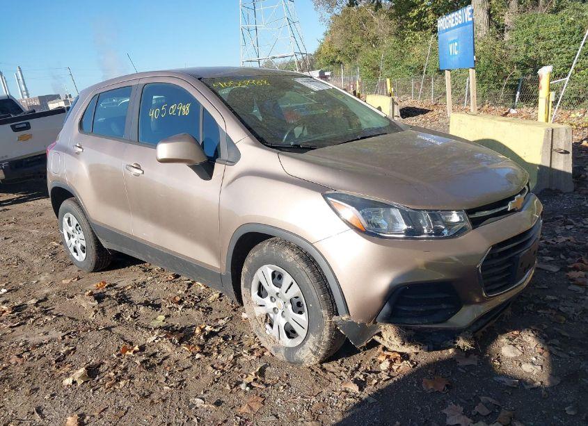 2018 Chevrolet Trax LS (VIN 3GNCJKSB0JL369909) main photo