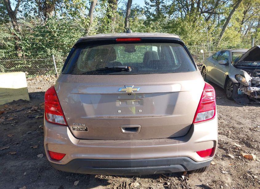 Photo 16 of 2018 Chevrolet Trax LS (VIN 3GNCJKSB0JL369909)