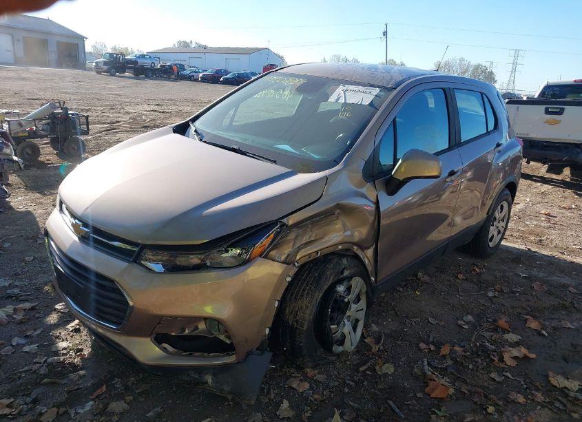 Photo 2 of 2018 Chevrolet Trax LS (VIN 3GNCJKSB0JL369909)