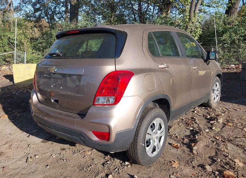 Photo 4 of 2018 Chevrolet Trax LS (VIN 3GNCJKSB0JL369909)