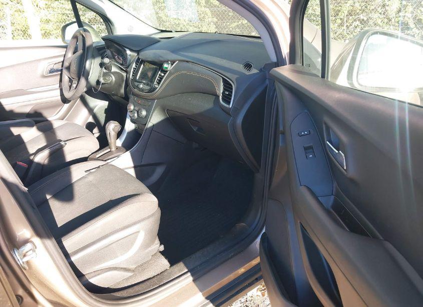 Photo 5 of 2018 Chevrolet Trax LS (VIN 3GNCJKSB0JL369909)