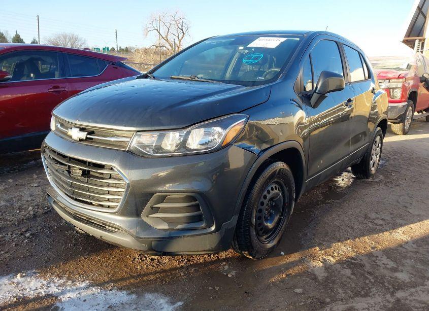 Photo 2 of 2019 Chevrolet Trax LS (VIN 3GNCJKSB0KL115473)