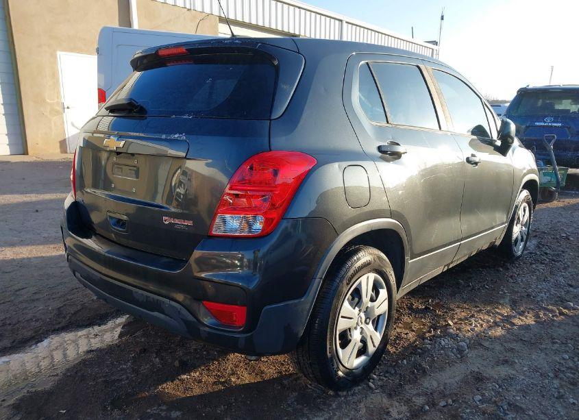 Photo 4 of 2019 Chevrolet Trax LS (VIN 3GNCJKSB0KL115473)