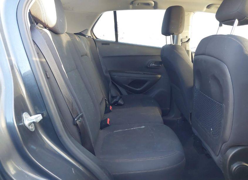 Photo 8 of 2019 Chevrolet Trax LS (VIN 3GNCJKSB0KL115473)