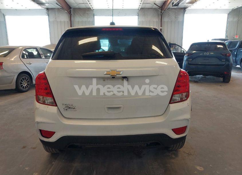 Photo 16 of 2019 Chevrolet Trax LS (VIN 3GNCJKSB0KL143936)