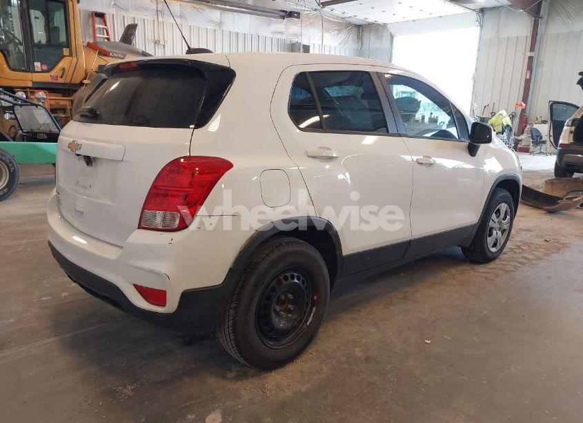 Photo 4 of 2019 Chevrolet Trax LS (VIN 3GNCJKSB0KL143936)