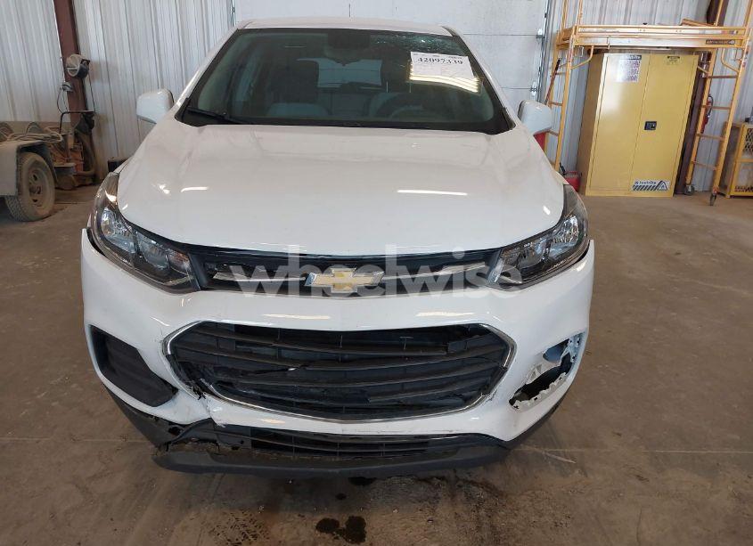 Photo 6 of 2019 Chevrolet Trax LS (VIN 3GNCJKSB0KL143936)