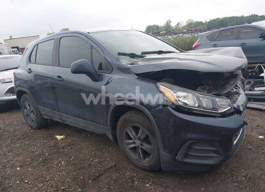2019 Chevrolet Trax LS (VIN 3GNCJKSB0KL208073) main photo