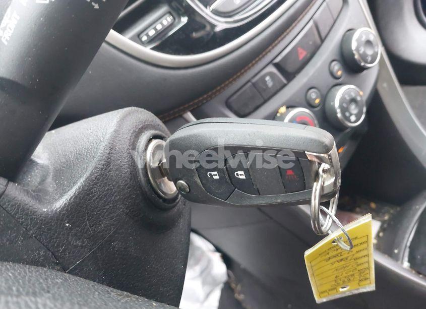 Photo 11 of 2019 Chevrolet Trax LS (VIN 3GNCJKSB0KL208073)