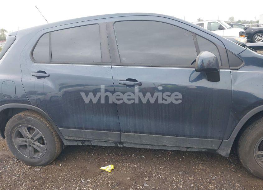 Photo 13 of 2019 Chevrolet Trax LS (VIN 3GNCJKSB0KL208073)