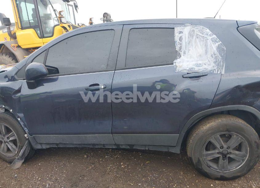 Photo 14 of 2019 Chevrolet Trax LS (VIN 3GNCJKSB0KL208073)