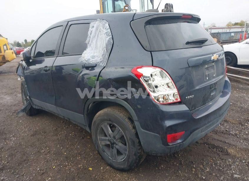 Photo 3 of 2019 Chevrolet Trax LS (VIN 3GNCJKSB0KL208073)