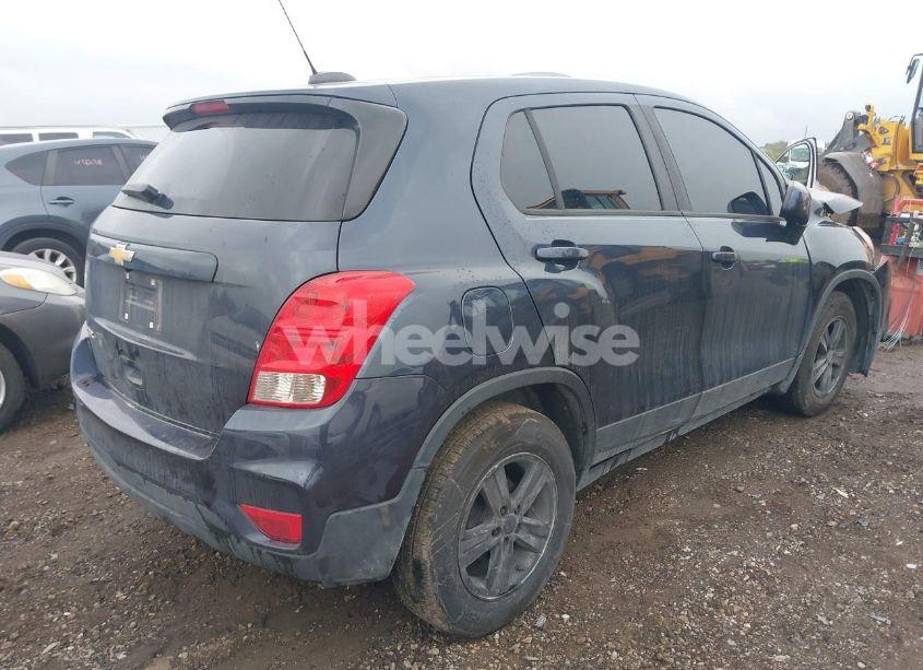 Photo 4 of 2019 Chevrolet Trax LS (VIN 3GNCJKSB0KL208073)