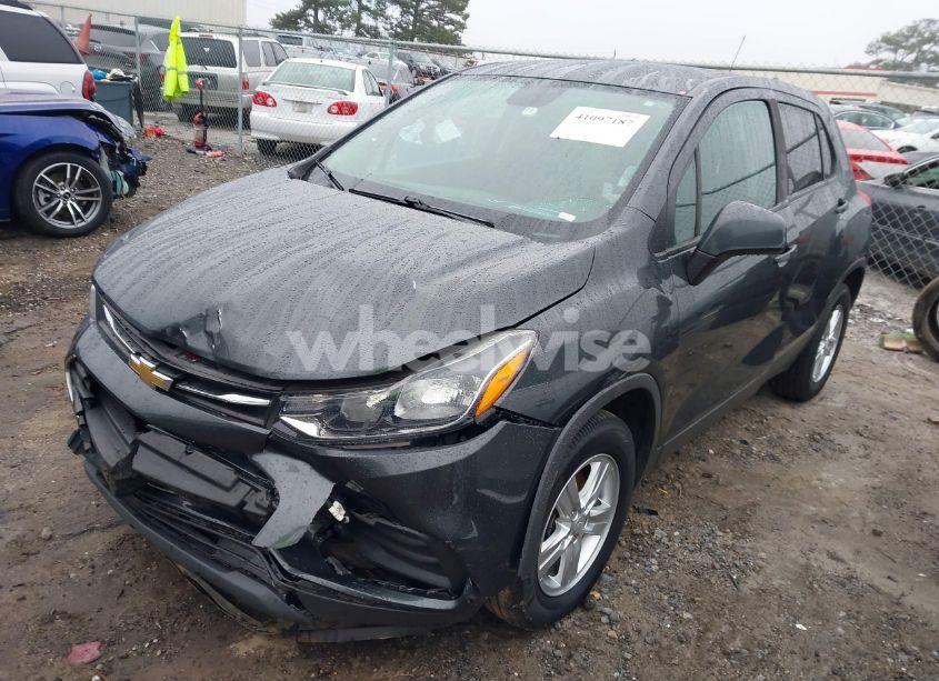 Photo 2 of 2019 Chevrolet Trax LS (VIN 3GNCJKSB0KL257516)