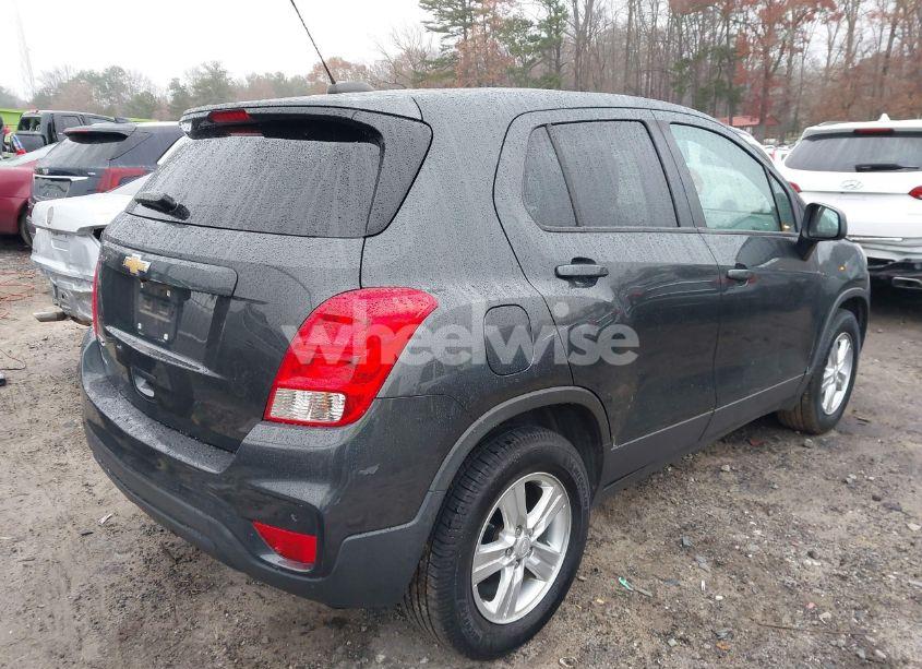 Photo 4 of 2019 Chevrolet Trax LS (VIN 3GNCJKSB0KL257516)