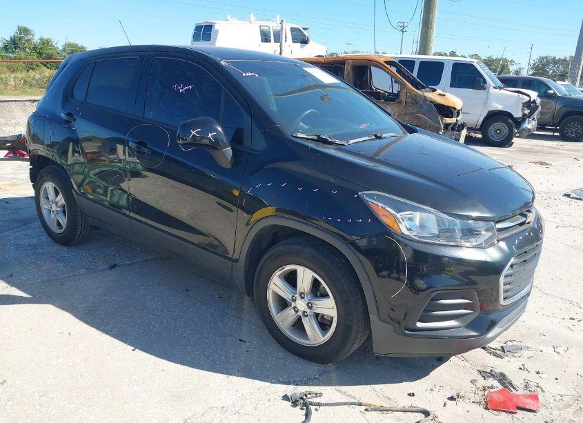 2019 Chevrolet Trax LS (VIN 3GNCJKSB0KL358314) main photo