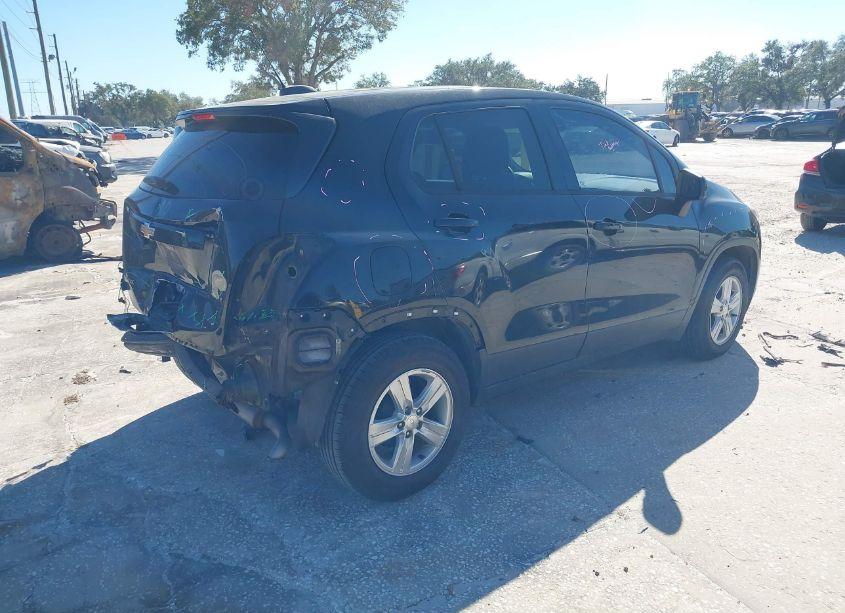 Photo 4 of 2019 Chevrolet Trax LS (VIN 3GNCJKSB0KL358314)