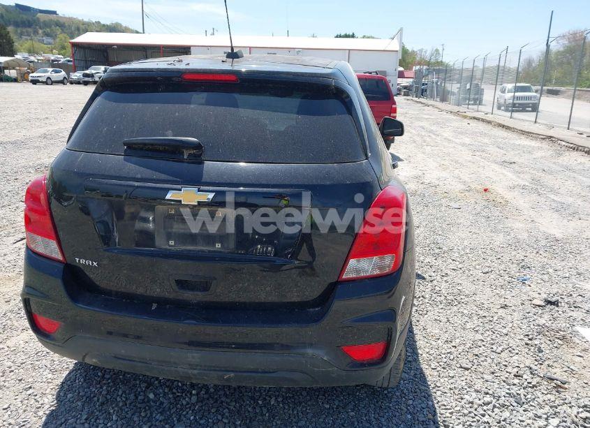 Photo 16 of 2019 Chevrolet Trax LS (VIN 3GNCJKSB0KL371838)