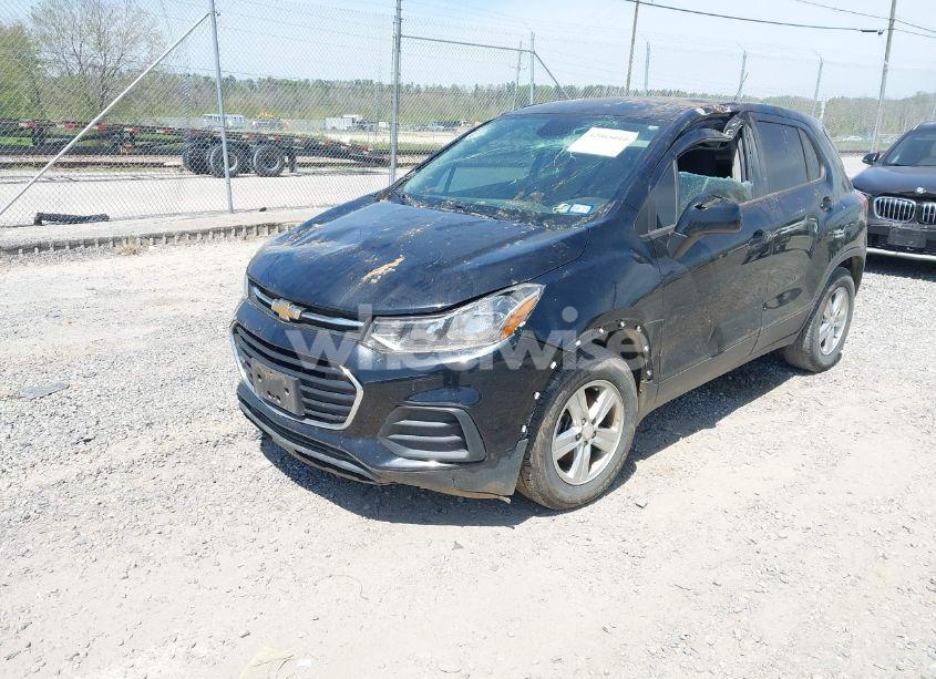 Photo 2 of 2019 Chevrolet Trax LS (VIN 3GNCJKSB0KL371838)