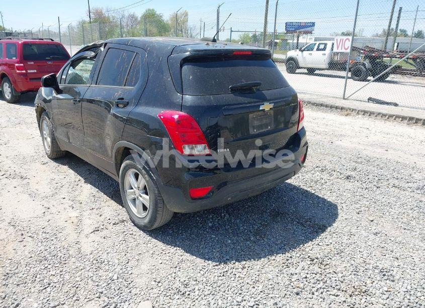 Photo 3 of 2019 Chevrolet Trax LS (VIN 3GNCJKSB0KL371838)