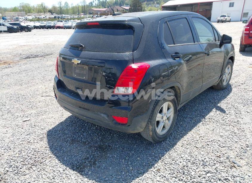 Photo 4 of 2019 Chevrolet Trax LS (VIN 3GNCJKSB0KL371838)