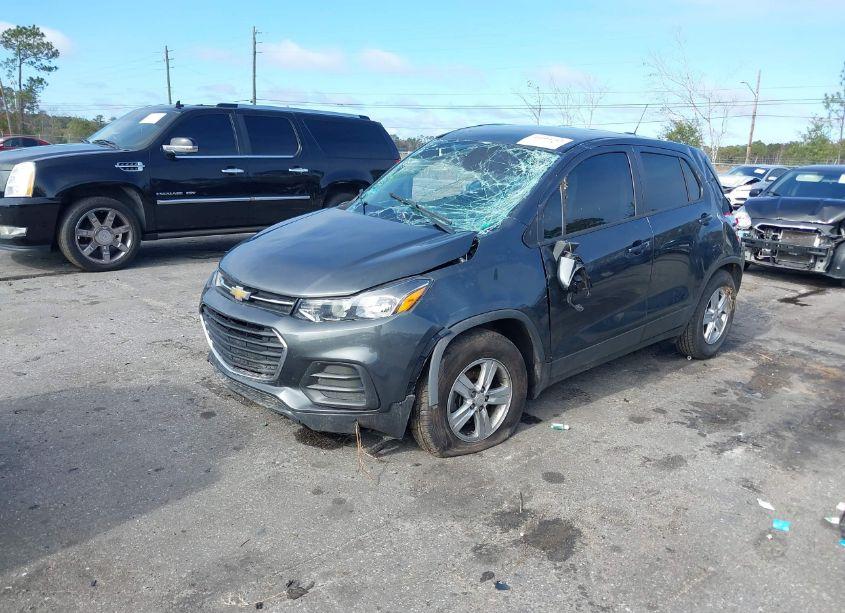Photo 2 of 2019 Chevrolet Trax LS (VIN 3GNCJKSB0KL401761)