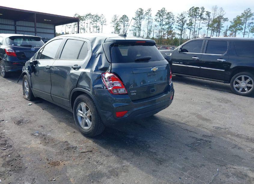 Photo 3 of 2019 Chevrolet Trax LS (VIN 3GNCJKSB0KL401761)