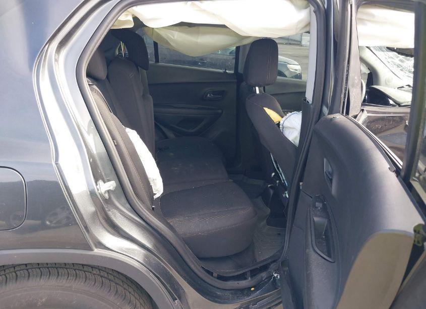 Photo 8 of 2019 Chevrolet Trax LS (VIN 3GNCJKSB0KL401761)