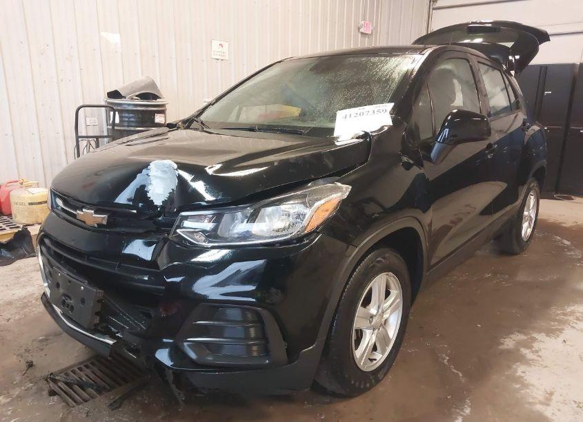 Photo 2 of 2020 Chevrolet Trax FWD LS (VIN 3GNCJKSB0LL133621)