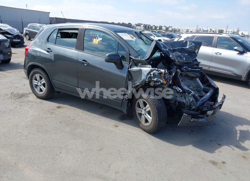 2020 Chevrolet Trax FWD LS (VIN 3GNCJKSB0LL247795) main photo