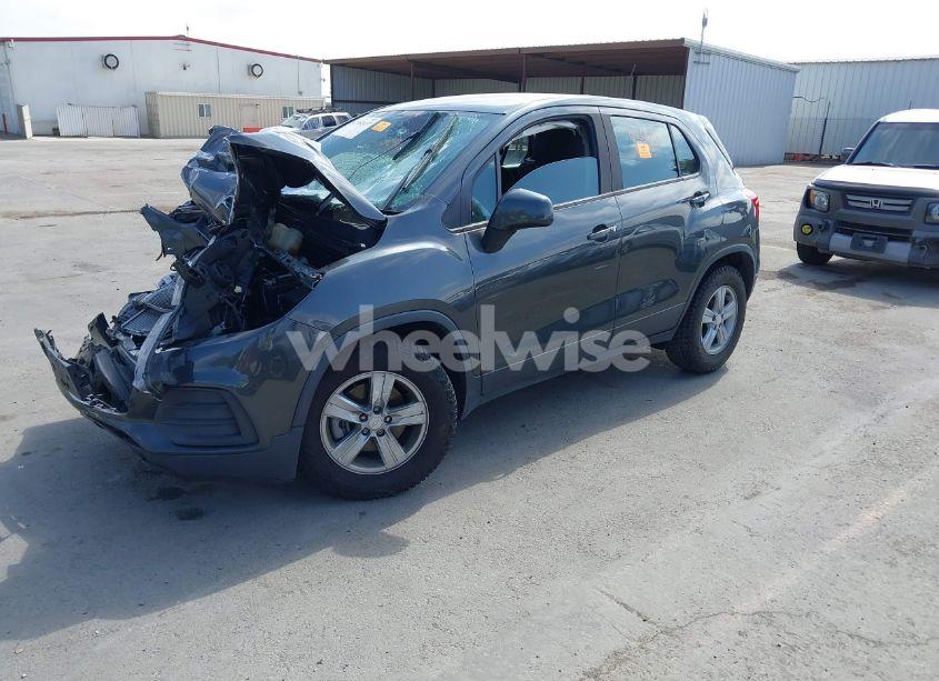 Photo 2 of 2020 Chevrolet Trax FWD LS (VIN 3GNCJKSB0LL247795)