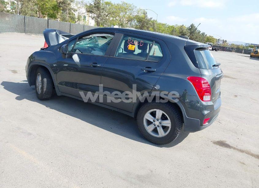 Photo 3 of 2020 Chevrolet Trax FWD LS (VIN 3GNCJKSB0LL247795)