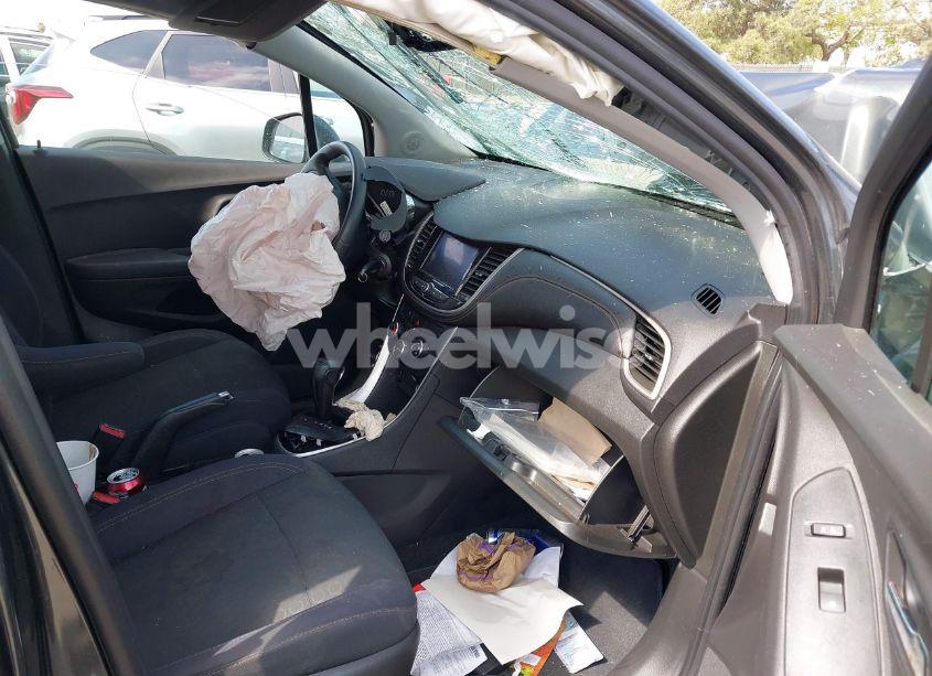 Photo 5 of 2020 Chevrolet Trax FWD LS (VIN 3GNCJKSB0LL247795)