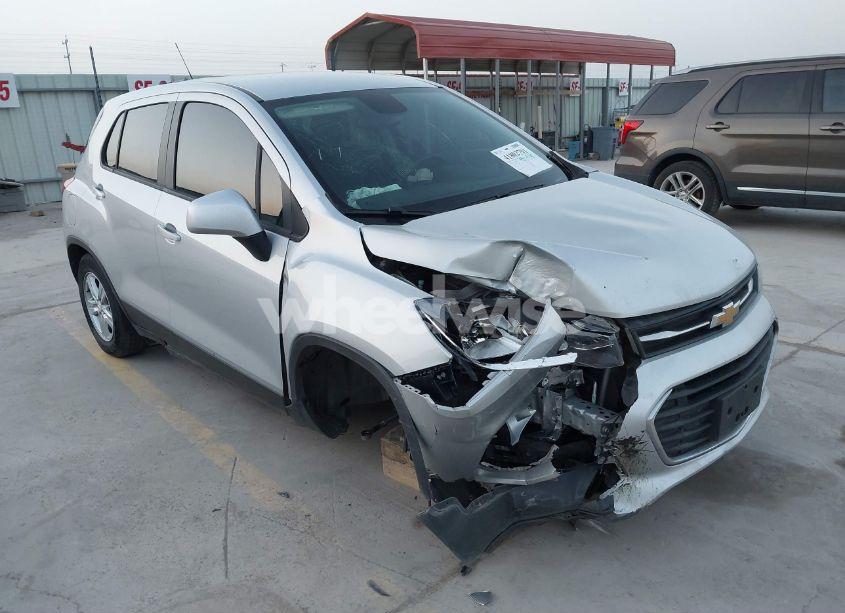 2020 Chevrolet Trax FWD LS (VIN 3GNCJKSB0LL317926) main photo