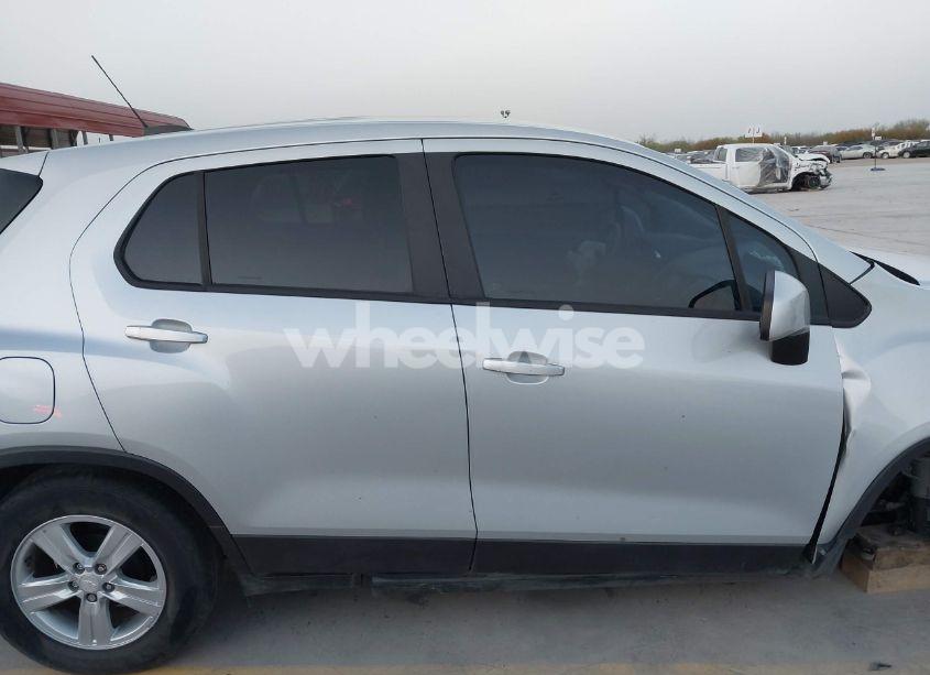 Photo 13 of 2020 Chevrolet Trax FWD LS (VIN 3GNCJKSB0LL317926)