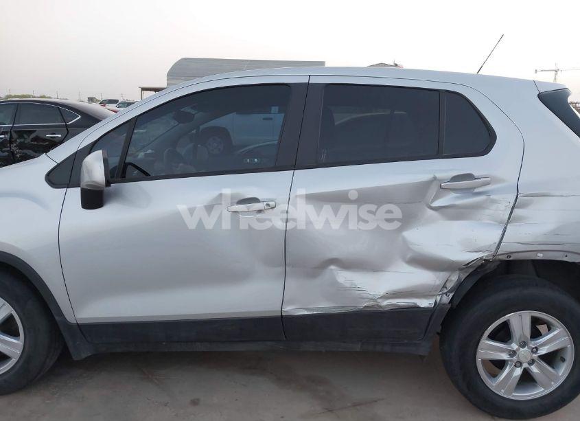 Photo 14 of 2020 Chevrolet Trax FWD LS (VIN 3GNCJKSB0LL317926)