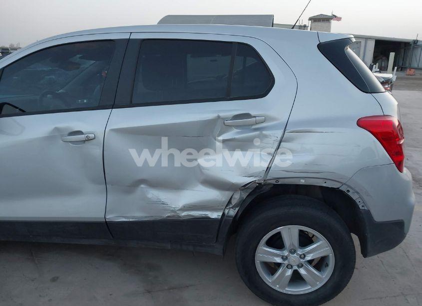 Photo 17 of 2020 Chevrolet Trax FWD LS (VIN 3GNCJKSB0LL317926)